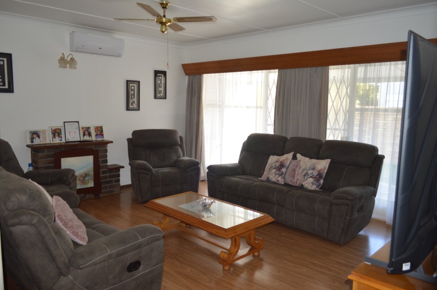4 Bedroom Property for Sale in Flamwood North West